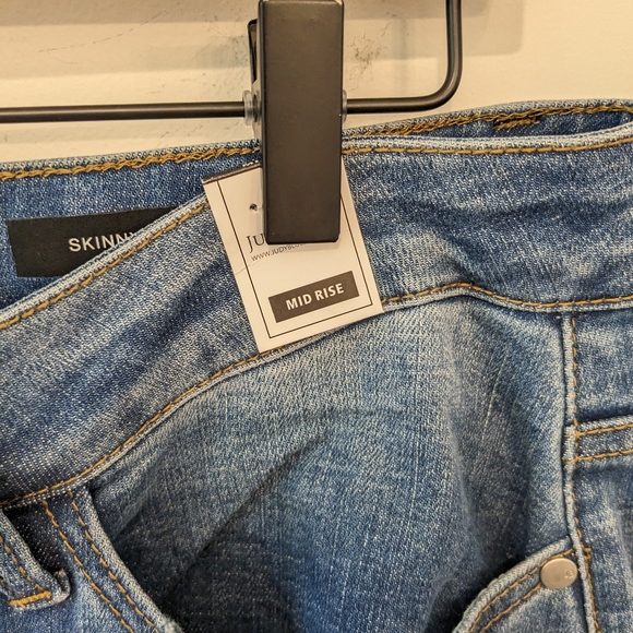 Judy Blue Los Angeles Mid Rise Skinny Fit Jeans - Picture 5 of 8